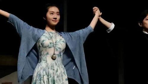 娱乐吃瓜酱田曦薇,从甜妹到话题女王，娱乐圈的蜕变之路
