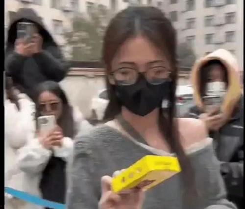 娱乐吃瓜最新事件爆料,神秘恋情曝光,女明星涉嫌骗钱,网友热议不断 第3张 娱乐吃瓜最新事件爆料,神秘恋情曝光,女明星涉嫌骗钱,网友热议不断 第3张