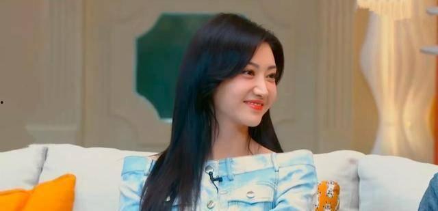 娱乐吃瓜君唐艺昕,娱乐圈的甜蜜爱情与时尚生活