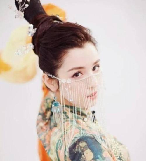 吃瓜娱乐哈妮克孜,从敦煌舞到娱乐圈风云，揭秘她的成名之路与情感纠葛”