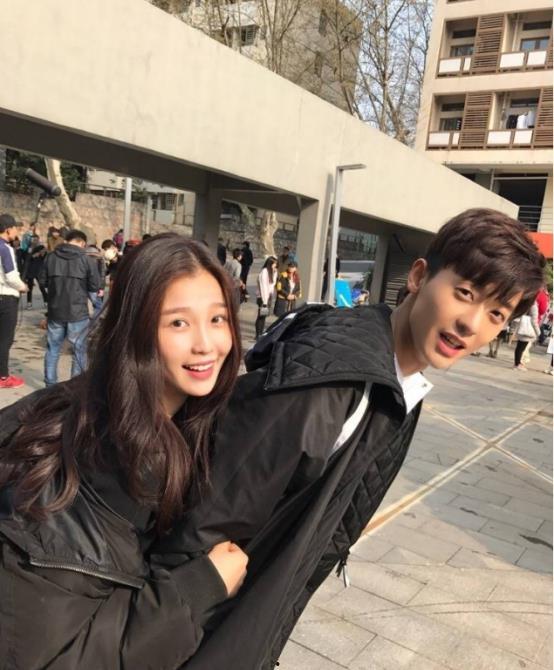 娱乐圈吃瓜的照片,揭秘明星幕后生活瞬间 第1张 娱乐圈吃瓜的照片,揭秘明星幕后生活瞬间 第1张