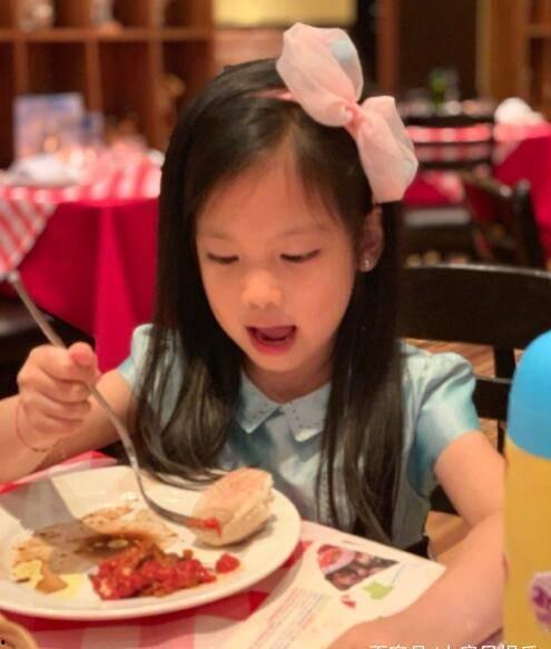 娱乐吃瓜酱儿子女儿,揭秘明星家庭，儿子女儿的成长故事  第1张