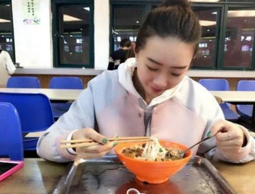 娱乐吃瓜酱不叠被子,揭秘明星不叠被子的秘密生活  第3张