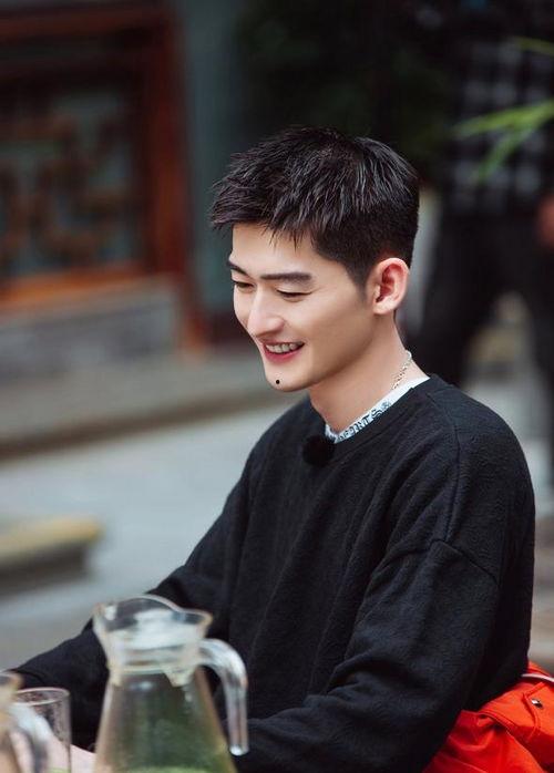 张翰吃瓜娱乐节目,瓜田李下，娱乐节目中的明星生活  第2张